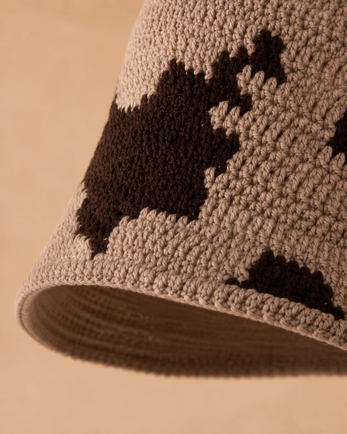 Canopy Bucket Hat in Pebble, close up.
